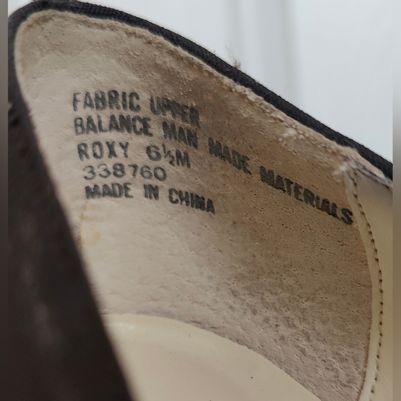 Sam & Libby Black Heels - Picture 5 of 6